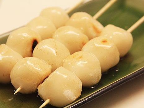 skewered dumplings (mitarashi dango)